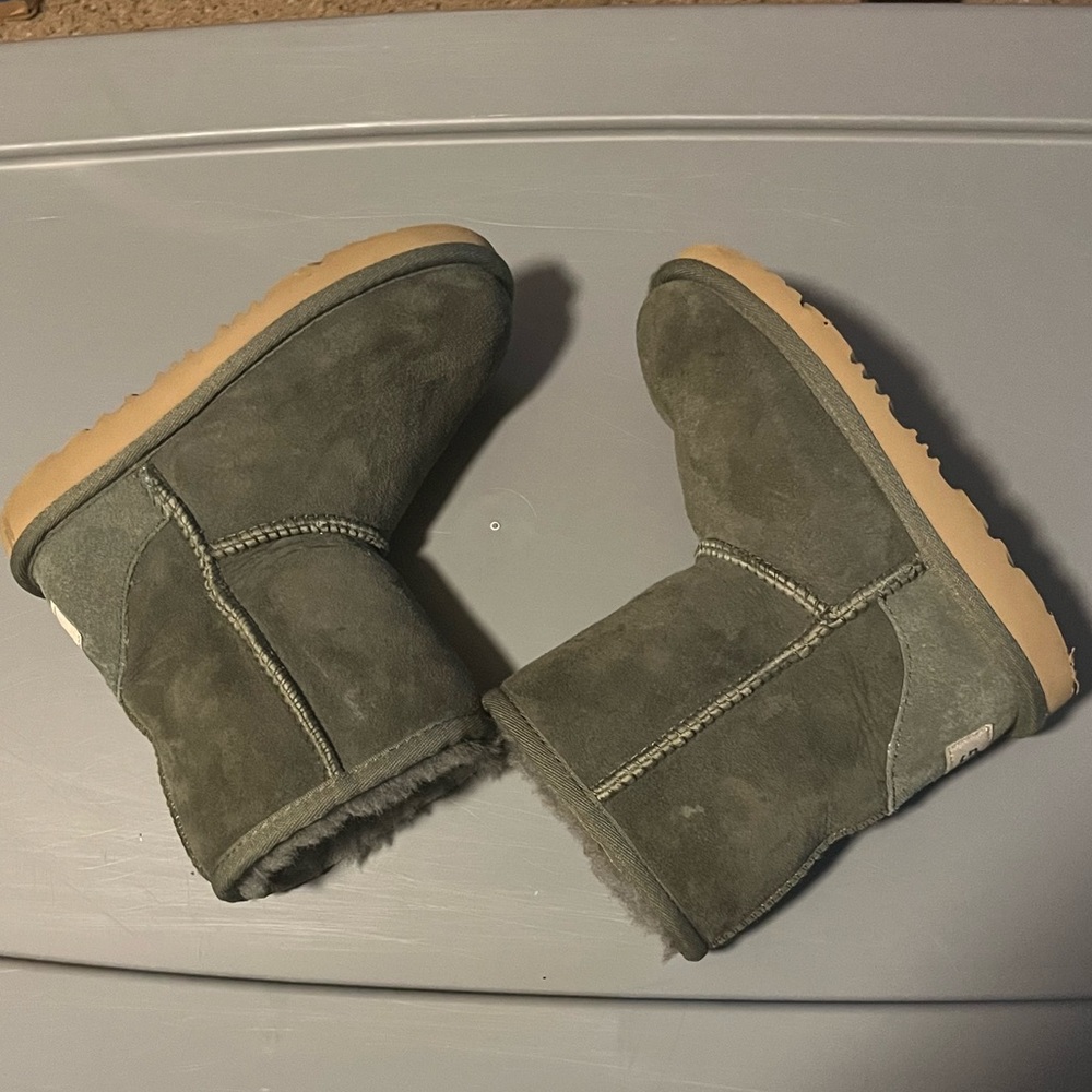 UGGS BOOTS